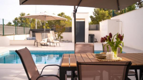 Amberes apartment, a stylish villa's independent downstairs apartment with private swimming pool and terrace